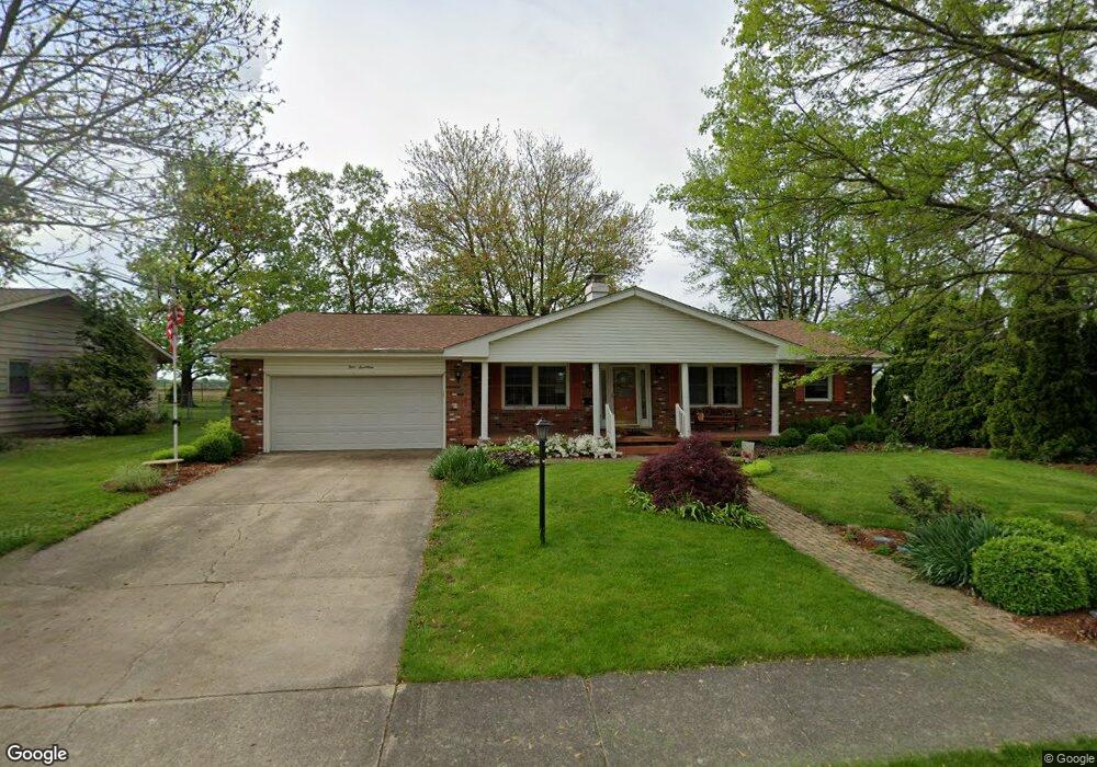 417 Crescent Dr, Mattoon, IL 61938 - photo 1
