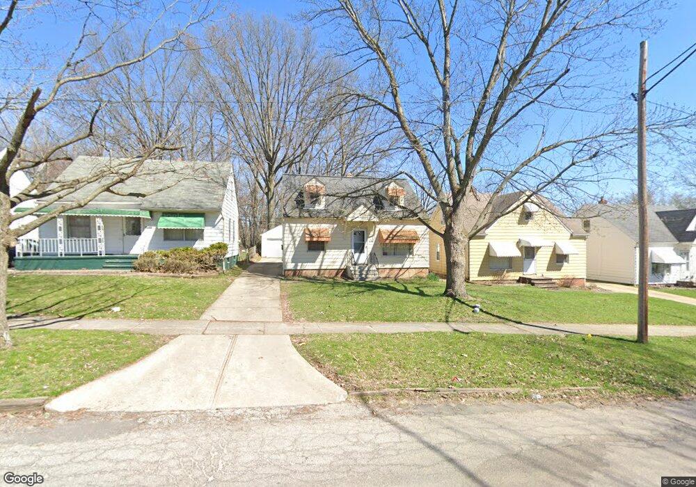 5513 Thomas St, Maple Heights, OH 44137 - photo 1