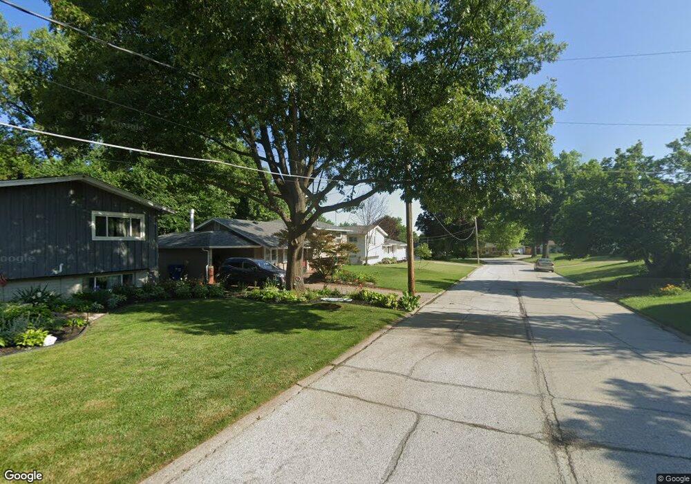 1528 Parklane Dr, Bettendorf, IA 52722 - photo 1