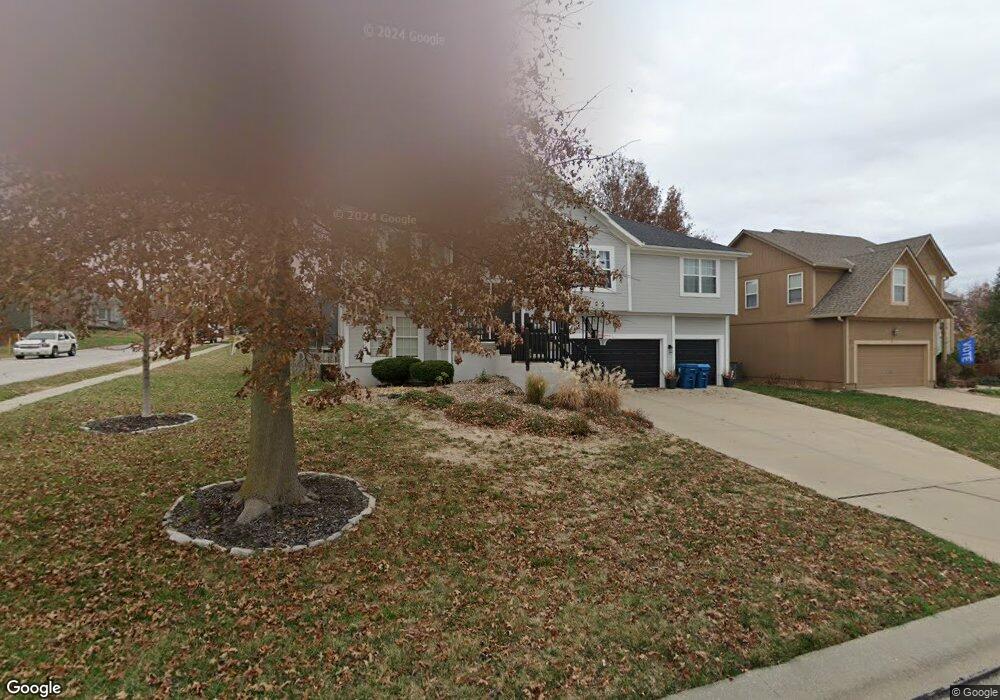 5803 Lakecrest Dr, Shawnee, KS 66218 - photo 1