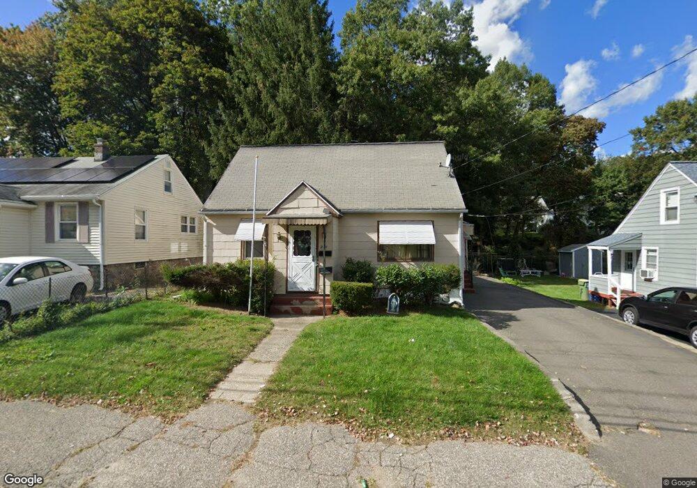 279 Edgewood Ave, Waterbury, CT 06706 - photo 1