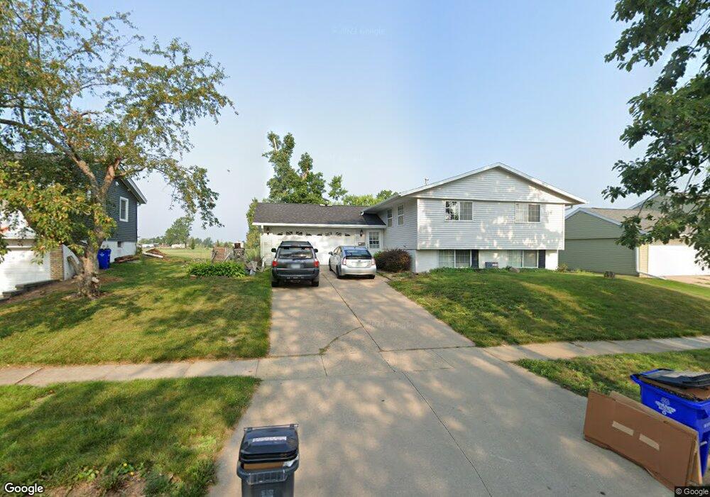 4401 Twin Pine Dr NE, Cedar Rapids, IA 52402 - photo 1