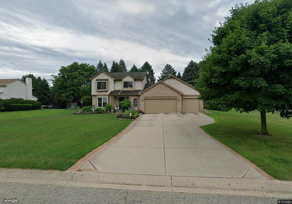 2560 West Bloomfield Oaks Dr, West Bloomfield, MI 48324 - photo 1