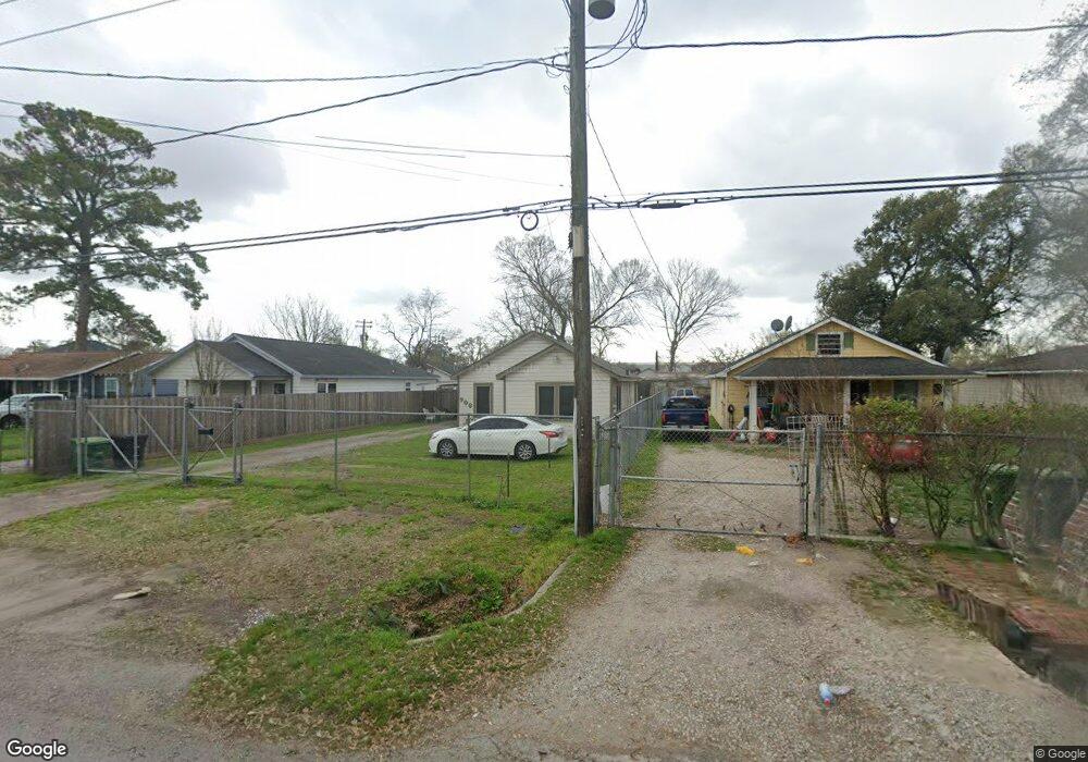 906 Duff Ln, Houston, TX 77022 - photo 1
