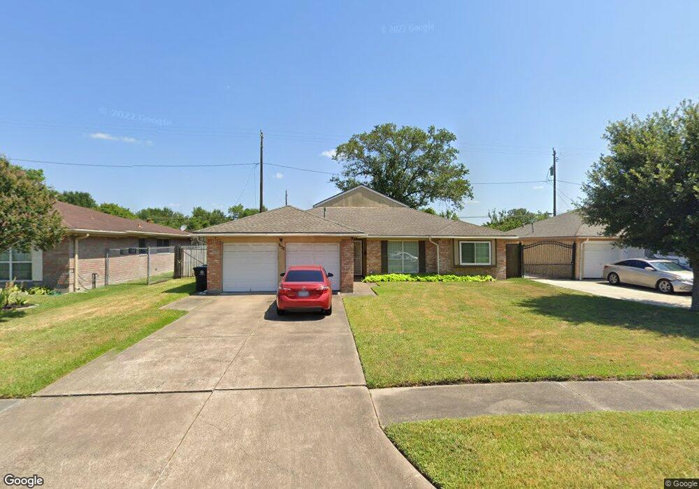 1138 Twin Falls Rd, Houston, TX 77088 - photo 1