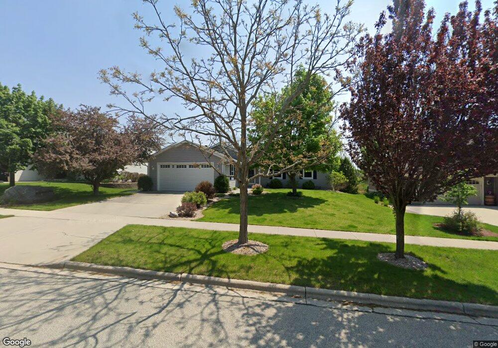 1019 Villa Park Dr, West Bend, WI 53090 - photo 1