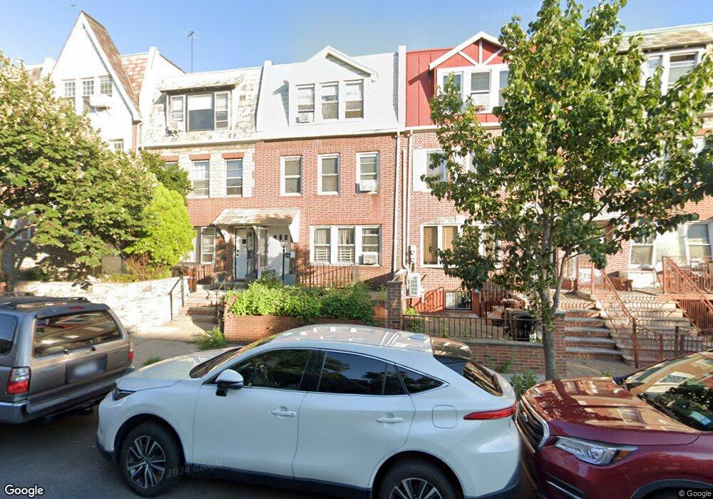 20-62 33 Rd St unit 2, New York City, NY 11105 - photo 1