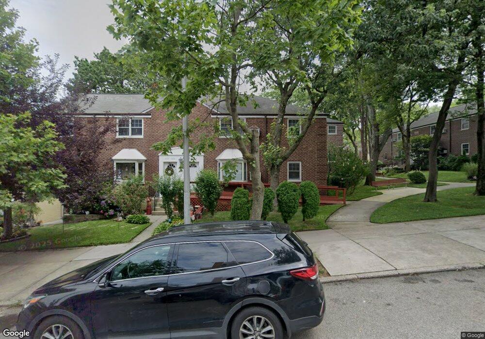 5715 Marathon Pkwy unit Upper, Little Neck, NY 11362 - photo 1