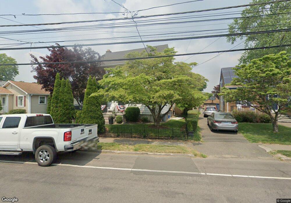 408 Oldfield Rd, Fairfield, CT 06824 - photo 1