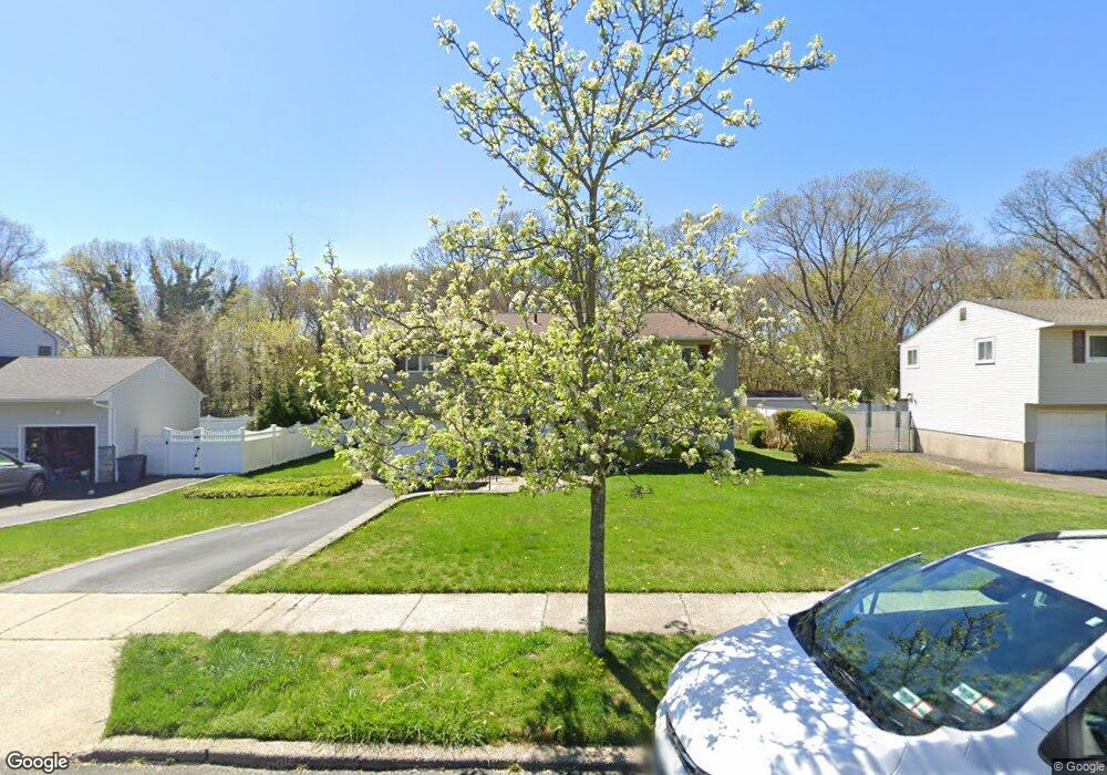 14 Wenmore Rd, ComMacK, NY 11725 - photo 1