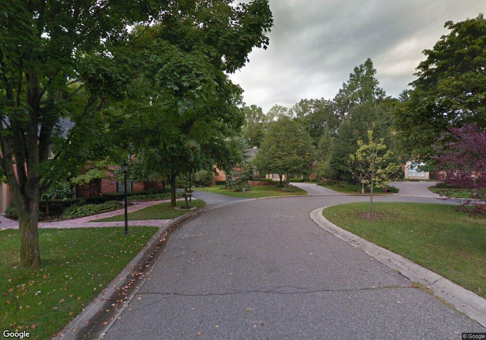 702 Browning Ct, Bloomfield Hills, MI 48304 - photo 1