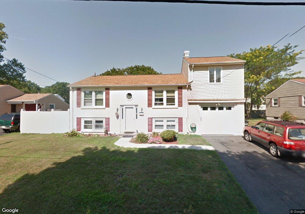 21 Woodcrest Dr, Riverside, RI 02915 - photo 1