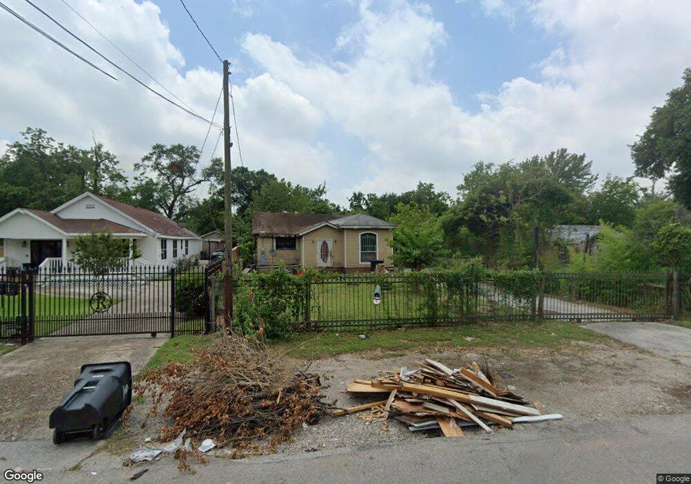 310 Plymouth St, Houston, TX 77022 - photo 1