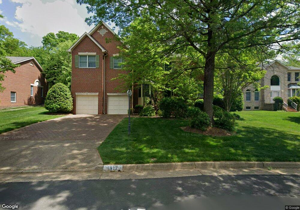 1917 Gables Ln, Vienna, VA 22182 - photo 1