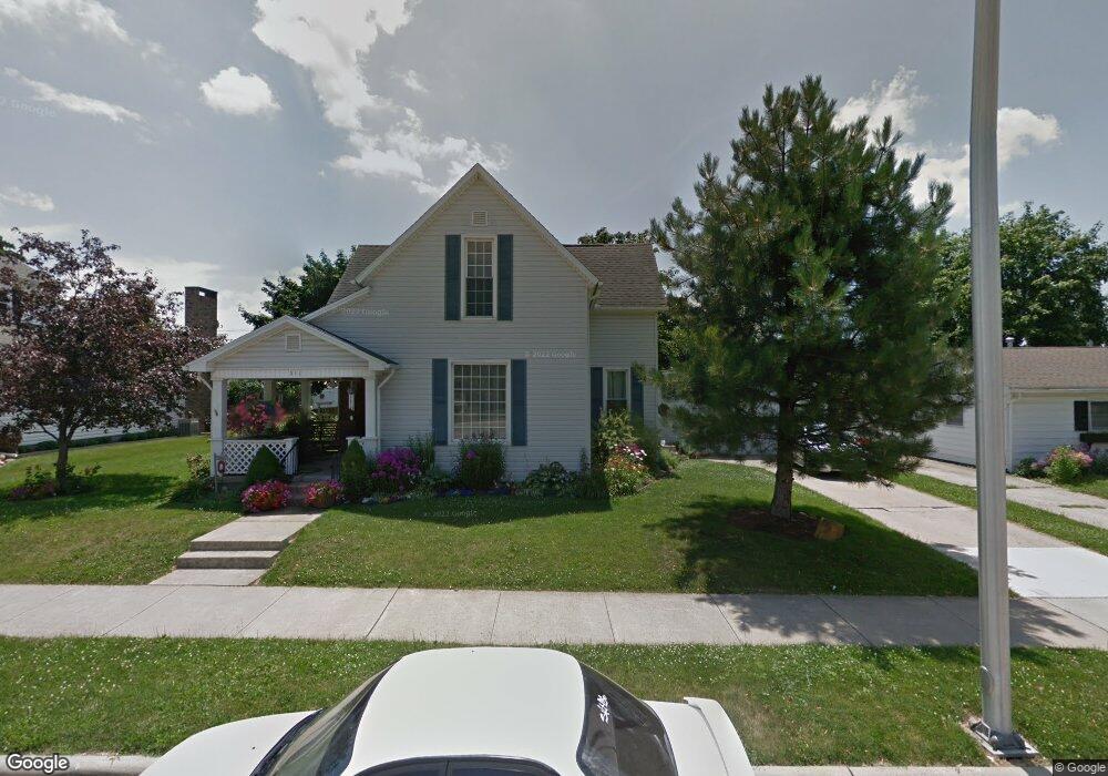 511 E Mechanic St, Wapakoneta, OH 45895 - photo 1