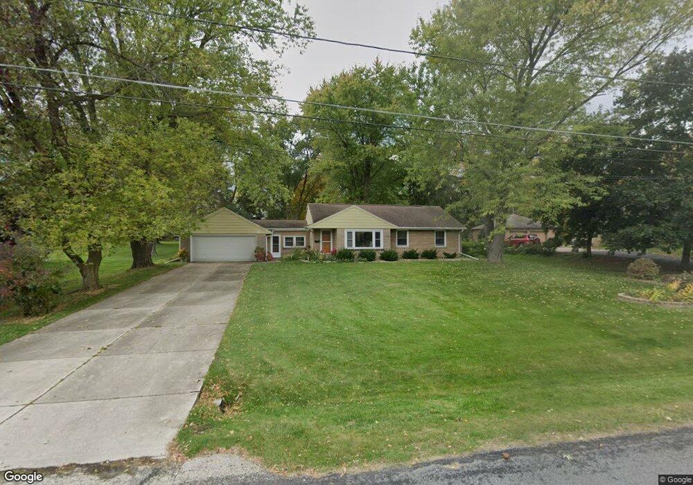 W142N7123 Oakwood Dr, Menomonee Falls, WI 53051 - photo 1