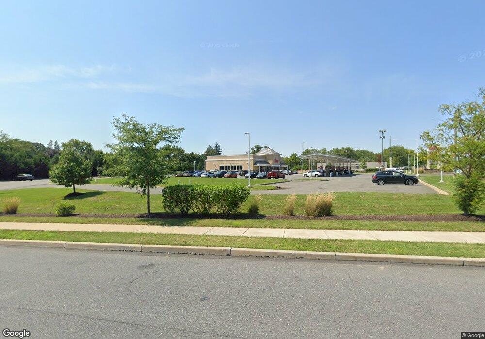 404 Sutton Ave, Folsom, PA 19033 - photo 1