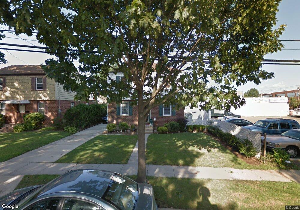 290 Latham Rd, Mineola, NY 11501 - photo 1