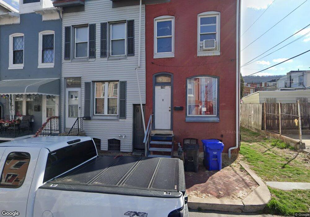 911 Moss St, Reading, PA 19604 - photo 1