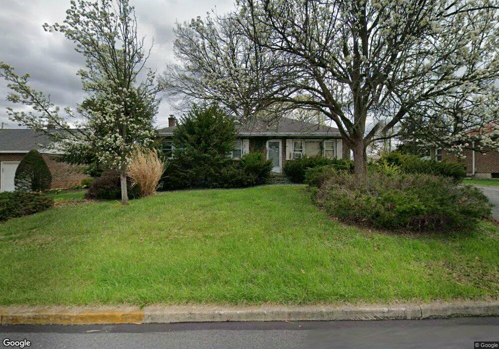 820 Whitner Rd, Reading, PA 19605 - photo 1