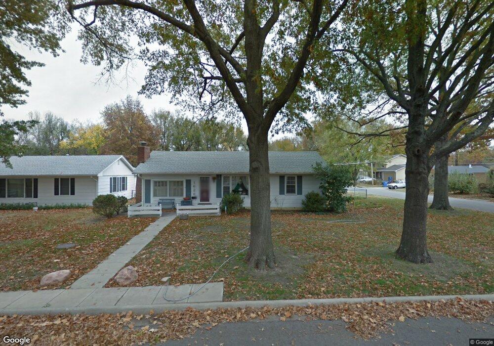 1628 SW Burnett Rd, Topeka, KS 66604 - photo 1