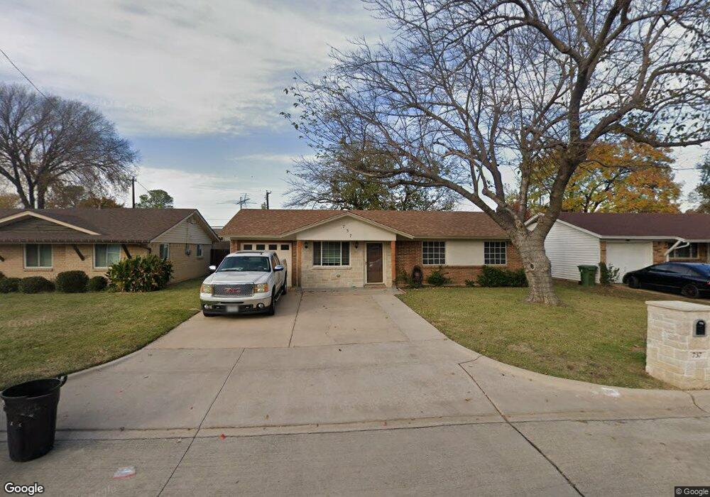 737 Tanglewood Dr, Hurst, TX 76053 - photo 1
