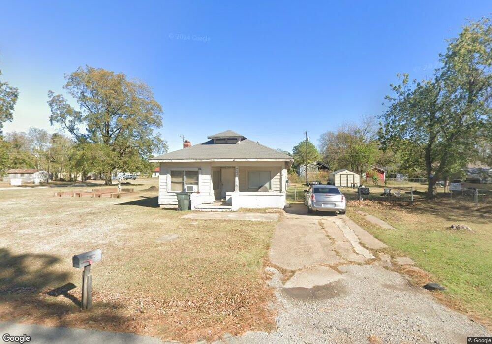 711 N Bryan St, Okmulgee, OK 74447 - photo 1