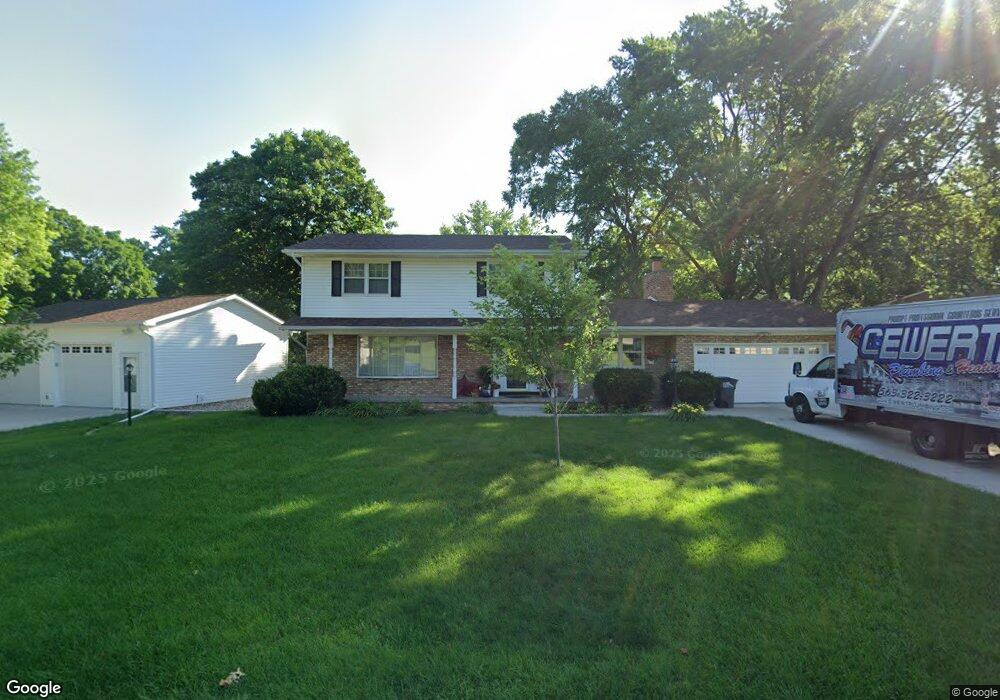 26 Oakbrook Place, Bettendorf, IA 52722 - photo 1