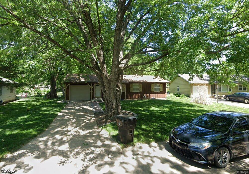 2536 SW Shunga Dr, Topeka, KS 66611 - photo 1