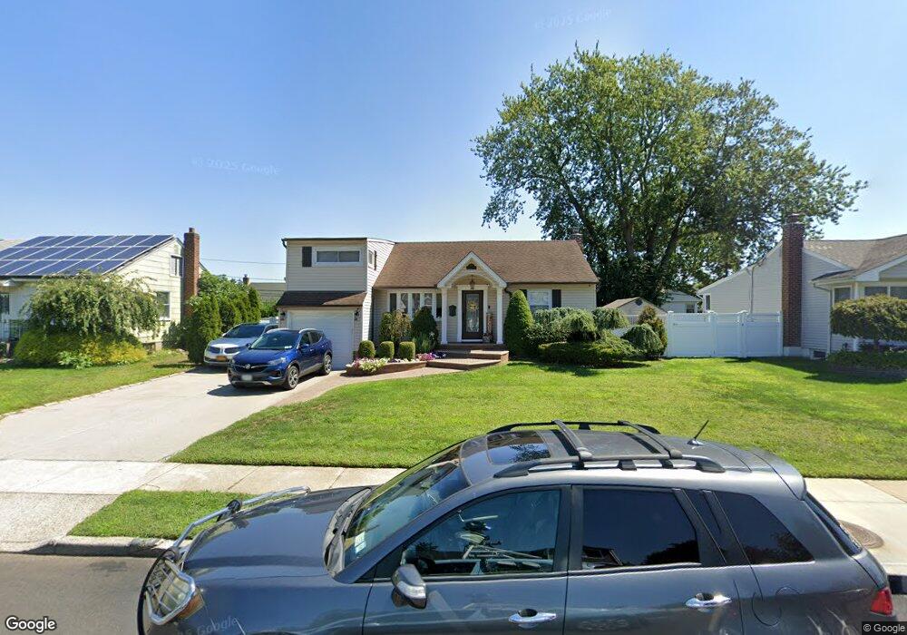 573 Arlington Dr, Seaford, NY 11783 - photo 1