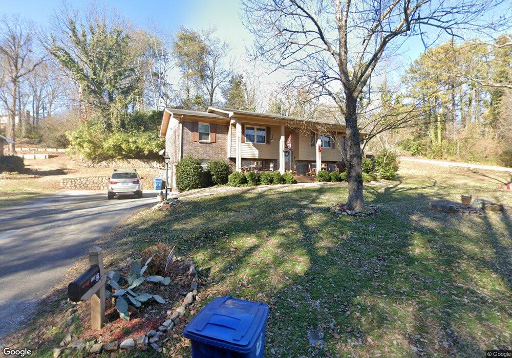 5219 Creeks Bend Ln, Hixson, TN 37343 - photo 1