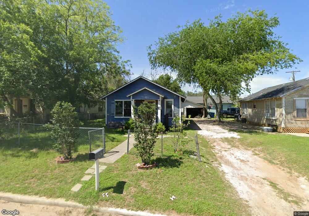 409 N Berry St, Beeville, TX 78102 - photo 1