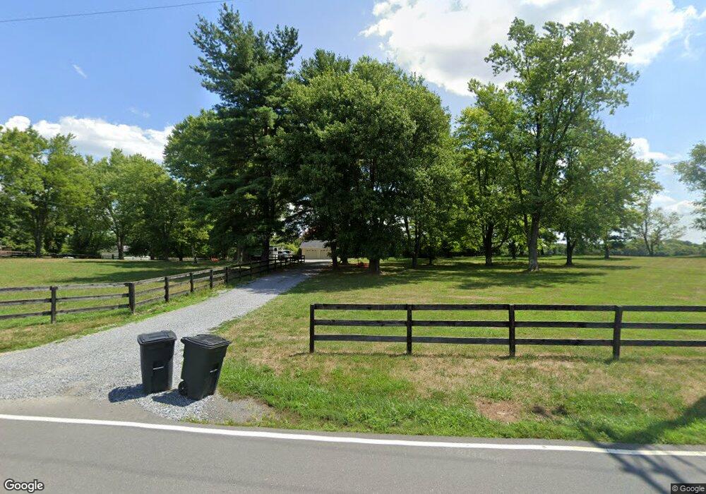 19210 Silcott Springs Rd, Purcellville, VA 20132 - photo 1