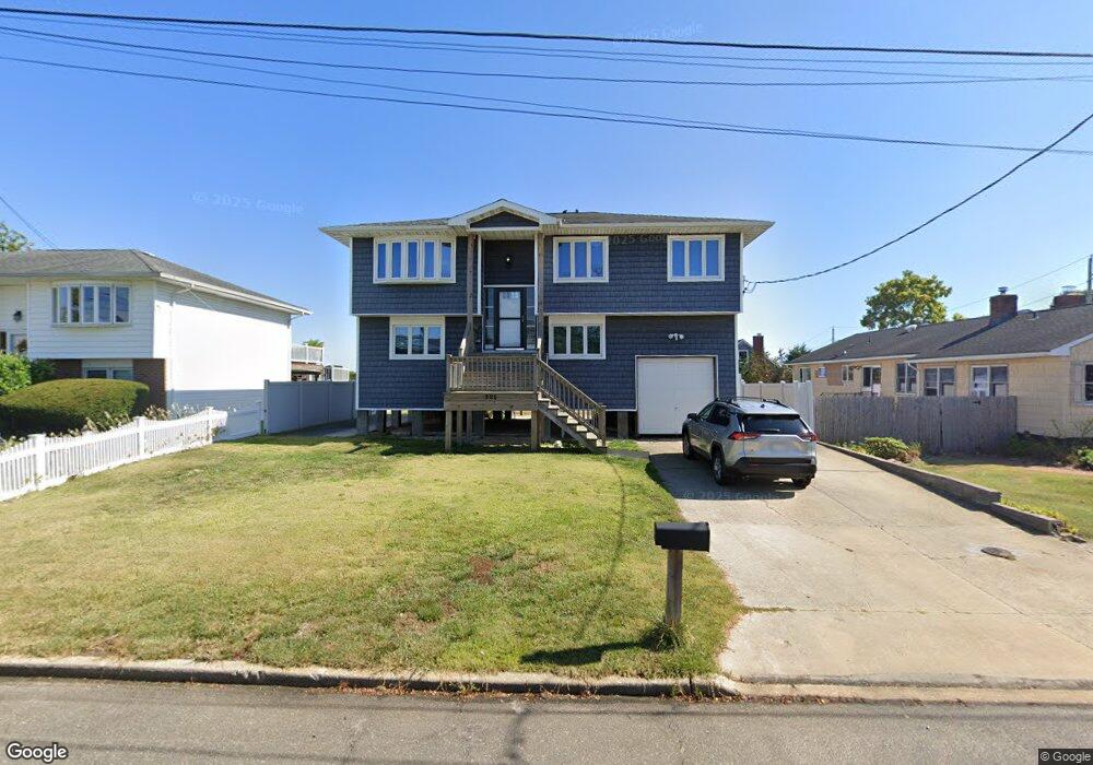321 Oak Ave, Lindenhurst, NY 11757 - photo 1
