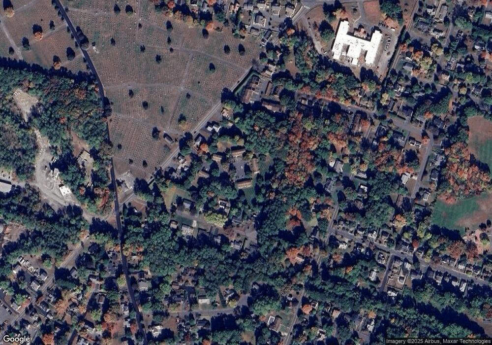 511/2 Hatfield St, Northampton, MA 01060 - photo 1