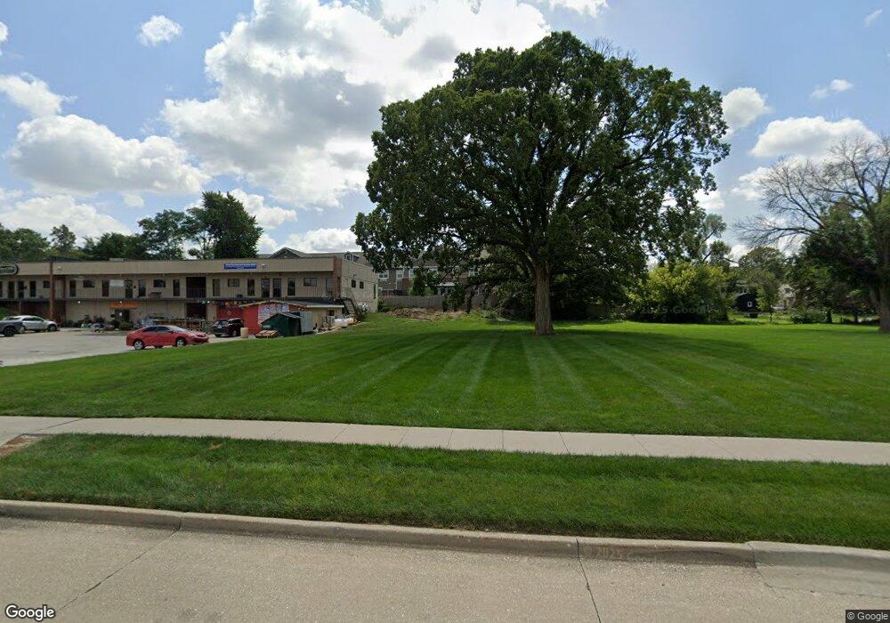 4400 Euclid Ave, Des Moines, IA 50310 - photo 1