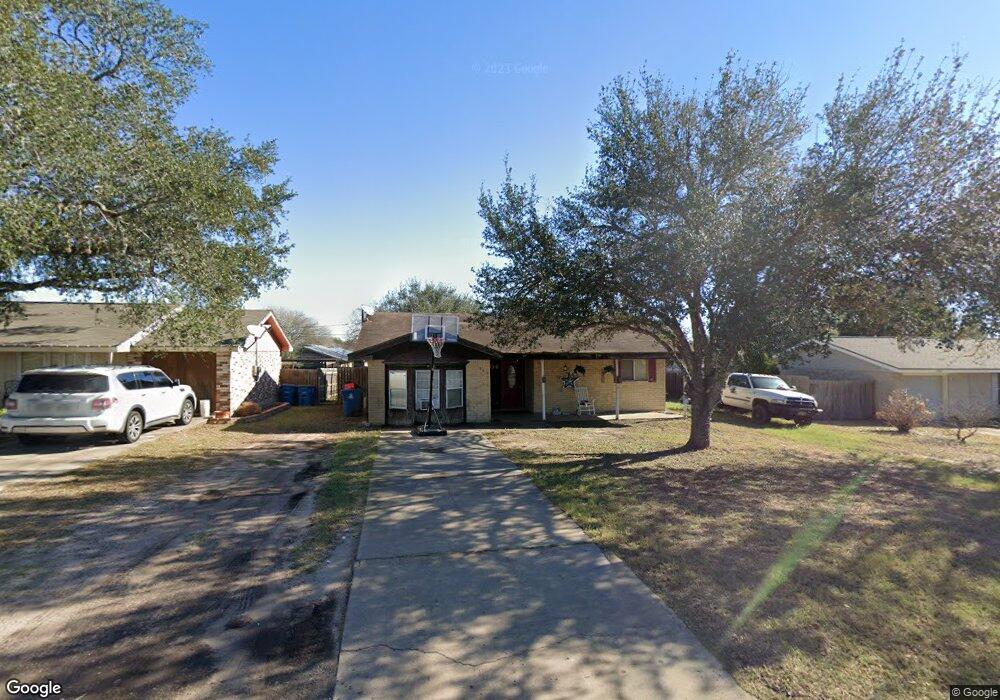 1704 N Fenner St, Beeville, TX 78102 - photo 1