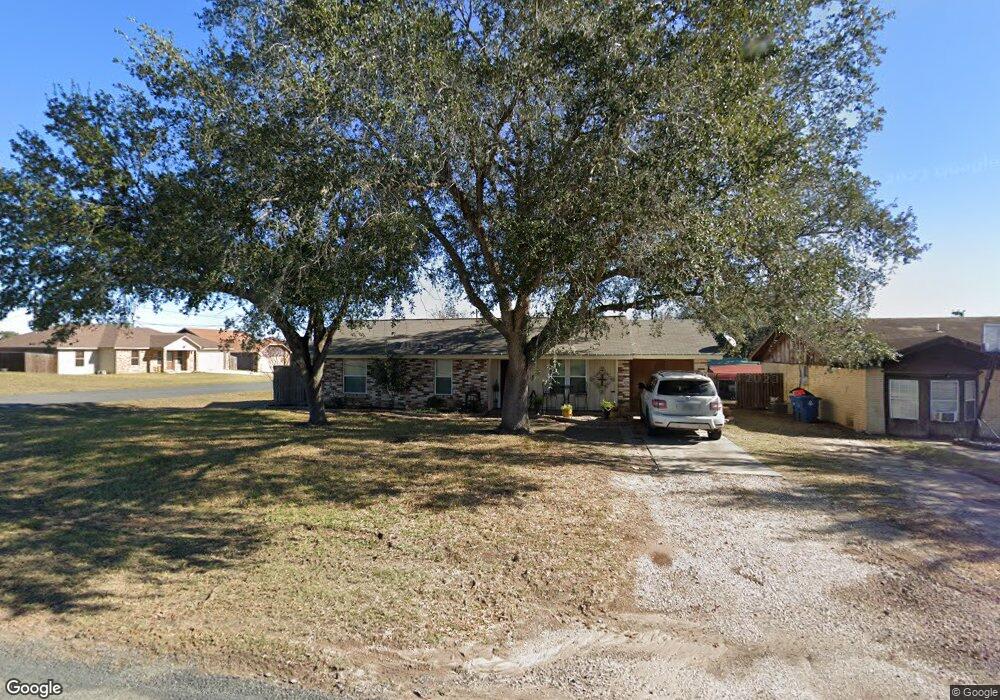 1706 N Fenner St, Beeville, TX 78102 - photo 1