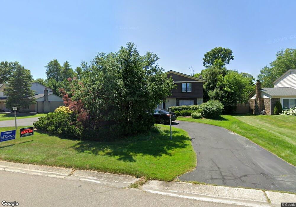 6036 Wynford Dr, West Bloomfield, MI 48322 - photo 1