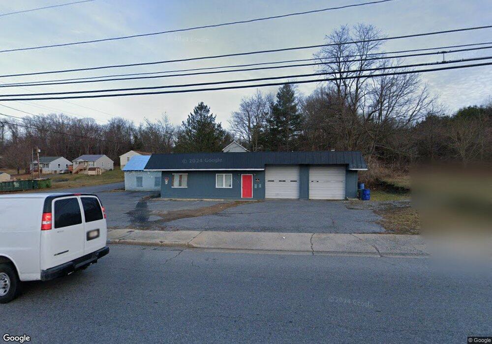 1338 N Delphine Ave, Waynesboro, VA 22980 - photo 1