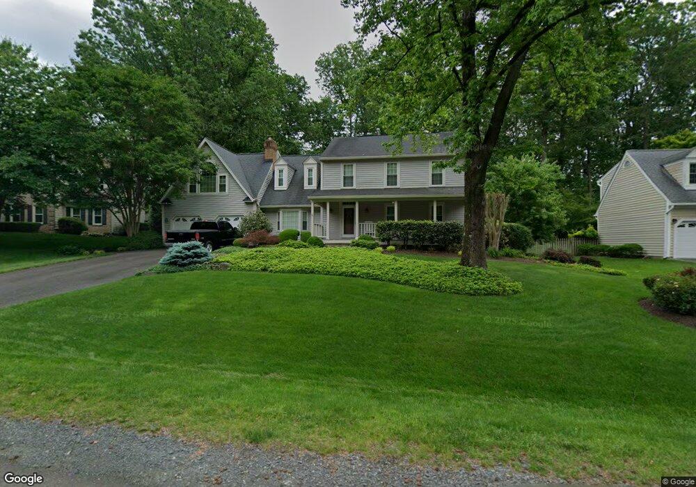 4868 Oakcrest Dr, Fairfax, VA 22030 - photo 1