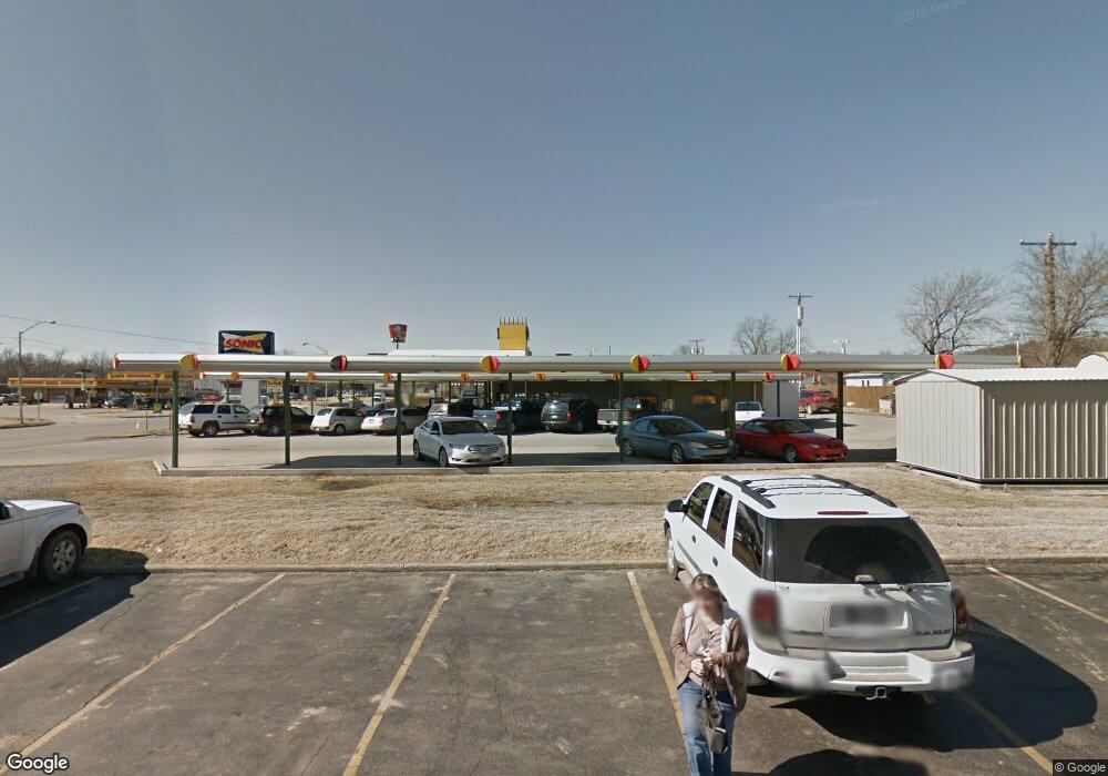 506 E Main St, Henryetta, OK 74437 - photo 1