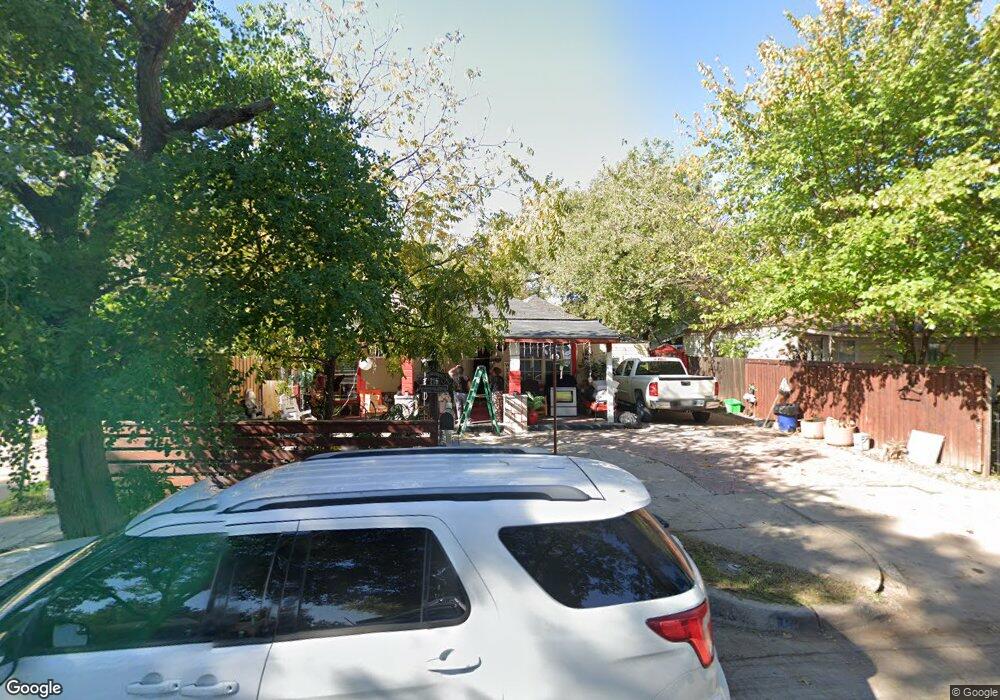 215 SE 12th St, Grand Prairie, TX 75051 - photo 1