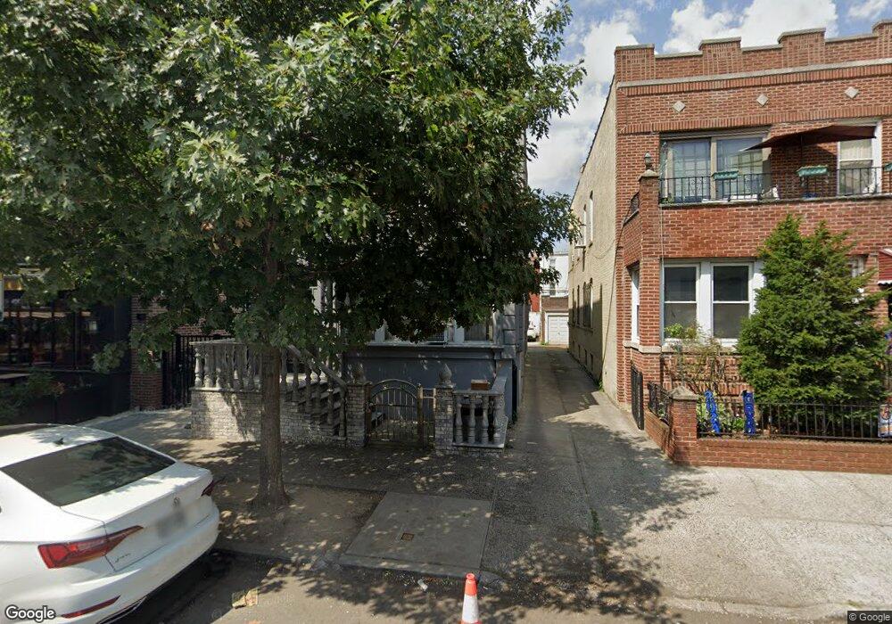 2850 36th St, Astoria, NY 11103 - photo 1