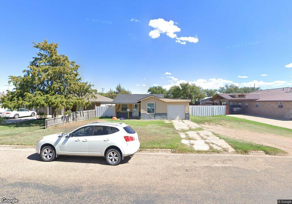 911 Binkley Ave, Dumas, TX 79029 - photo 1