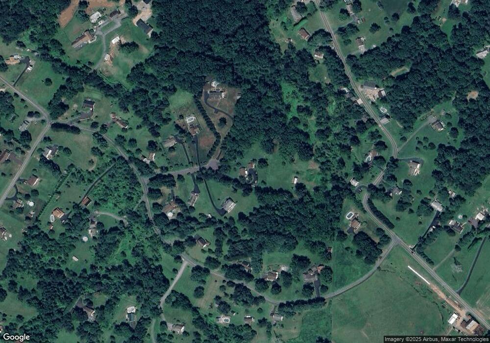 706 Bridle Path Ln, Boyertown, PA 19512 - photo 1