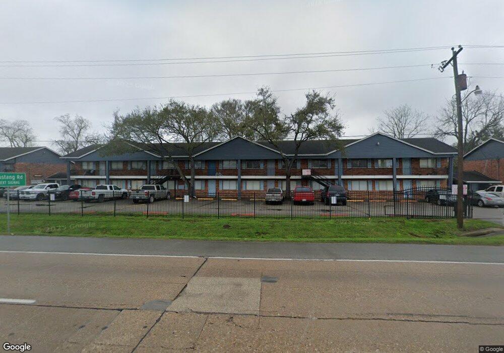 2550 S Bypass 35 unit 34, Alvin, TX 77511 - photo 1
