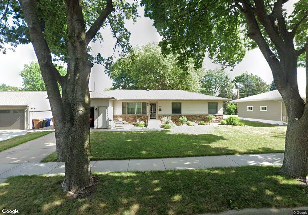 1404 E 4th Ave, Mitchell, SD 57301 - photo 1