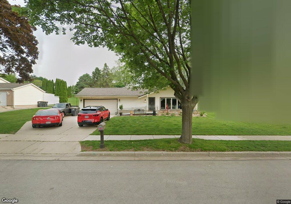 2021 Rambling Rose Rd, Waukesha, WI 53186 - photo 1