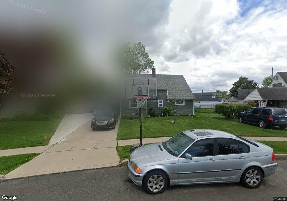 30 Horseshoe Ln, Levittown, PA 19055 - photo 1